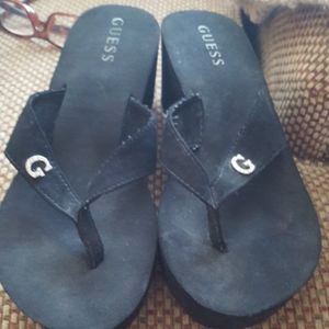 Guess flip flops size 7